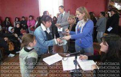 Fueron entregadas las nuevas becas del programa ProRed