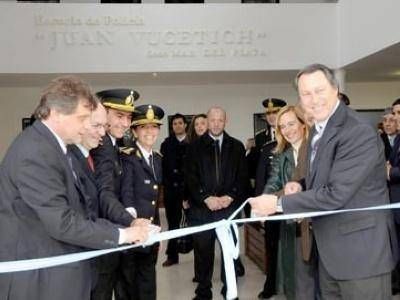 SE INAUGUR� FORMALMENTE LA ESCUELA DE POLIC�A