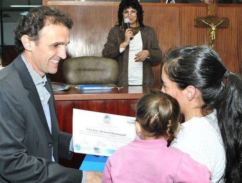 Katopodis en la asunci�n del nuevo Parlamento Juvenil de San Mart�n