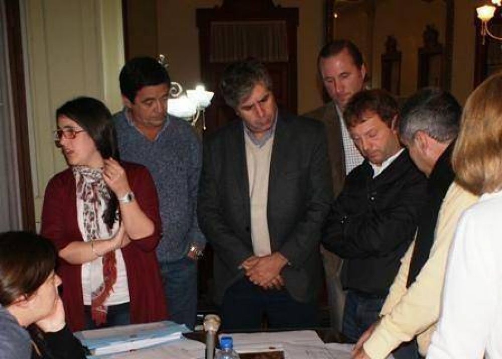 'Se aprob� solo el contrato de la primera etapa' 