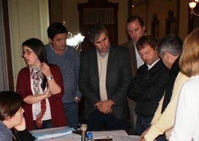 'Se aprob� solo el contrato de la primera etapa' 