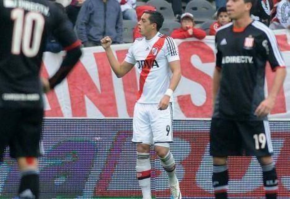River cant� bajo la lluvia en La Plata