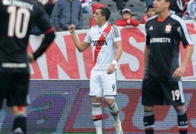 River cant� bajo la lluvia en La Plata