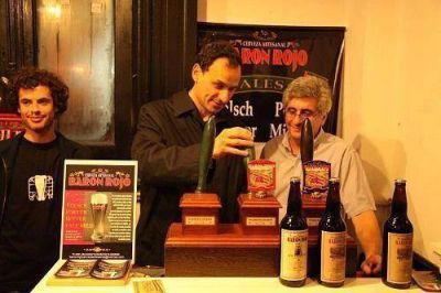 La Plata: El Intendente Bruera visit� la degustaci�n de cervezas artesanales Platenses