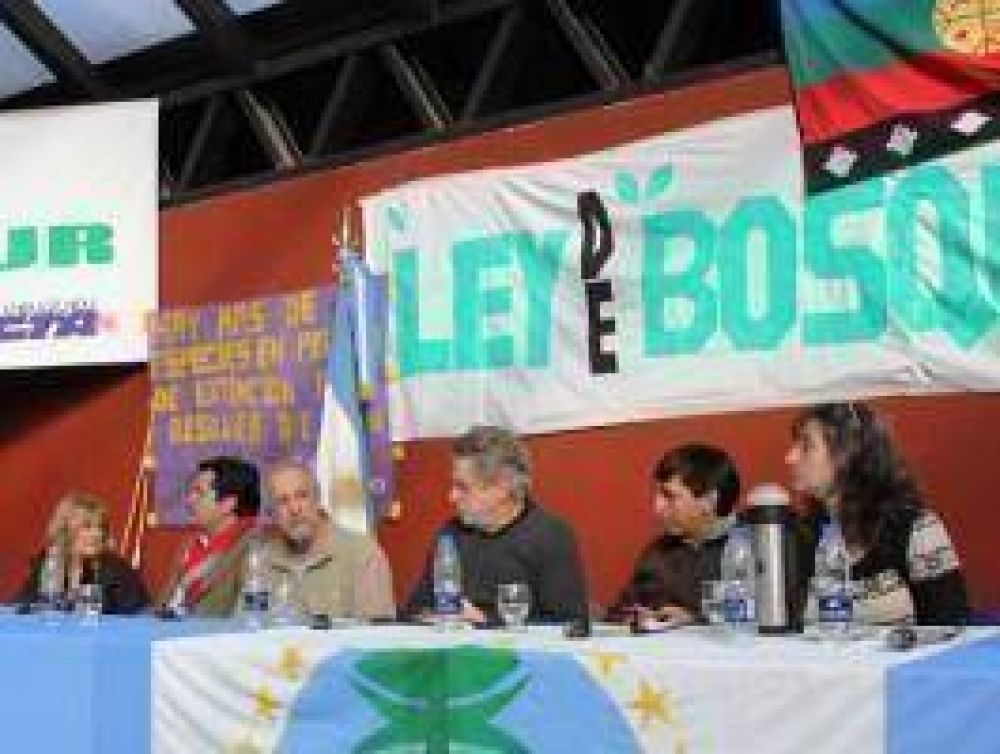 Los bosques juntan opositores al gobierno de Sapag