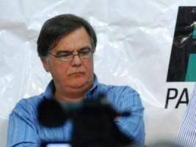 Encendida defensa del decreto petrolero