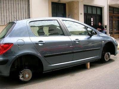 Crecen los robos de autopartes en la ciudad como consecuencia de las trabas a la importaci�n
