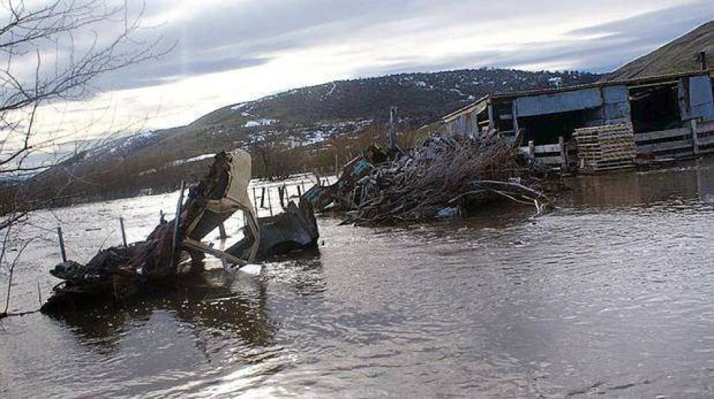Acuden en ayuda de damnificados por repentina crecida del r�o Turbio