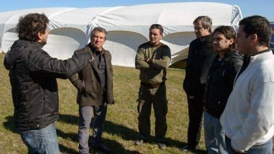 El gobernador recibi� a los organizadores de la Fiesta de Disfraces de Paran�