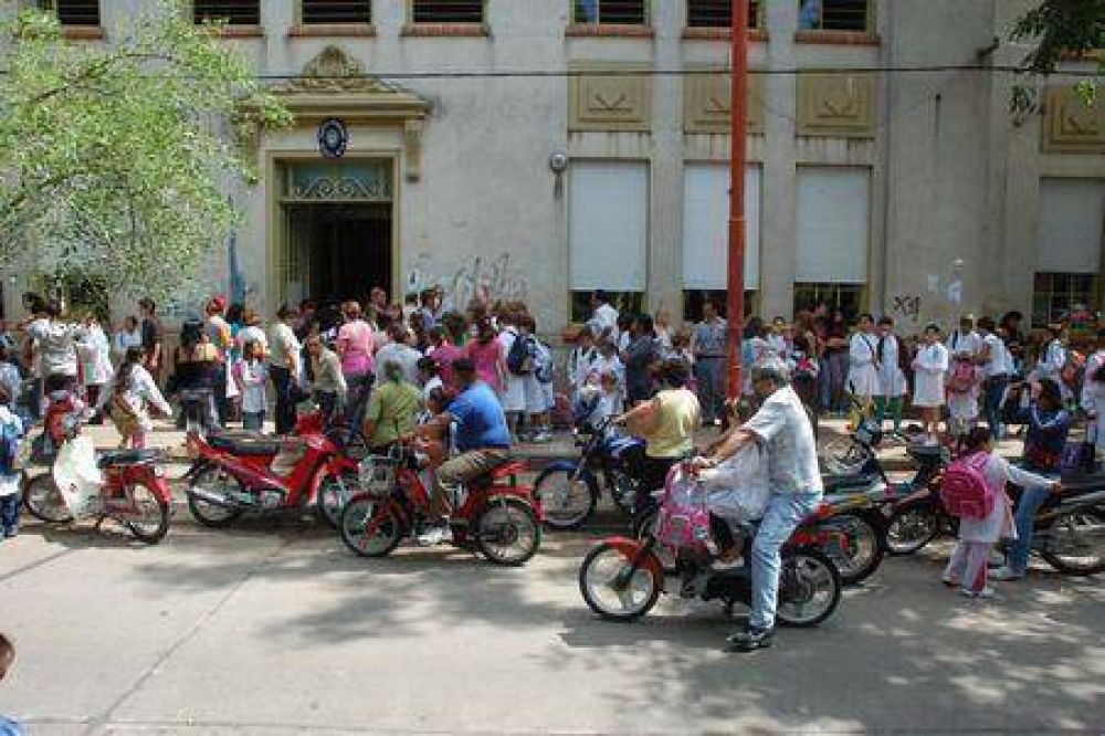 Padres y ATE, preocupados por la Escuela 18, un tema que tambi�n lleg� a la Legislatura.