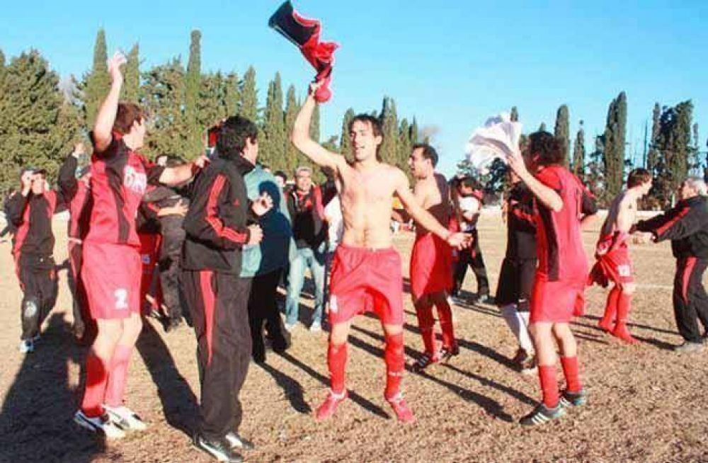 Liga Pampeana: Recreativo Larroud� es campe�n y de primera