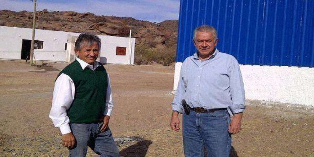 El ministro Bosetti y Oscar Lehz visitaron emprendimiento de granito en Tama