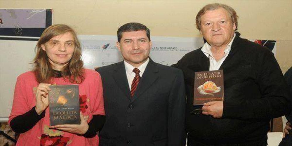 Sergio Casas acompa�� a escritores sauce�os en la Feria del Libro