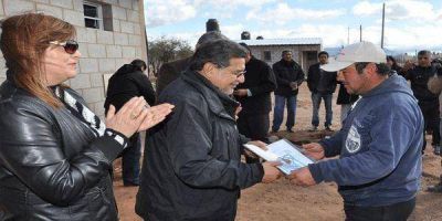 Beder Herrera anunci� la construcci�n de viviendas en Chepes