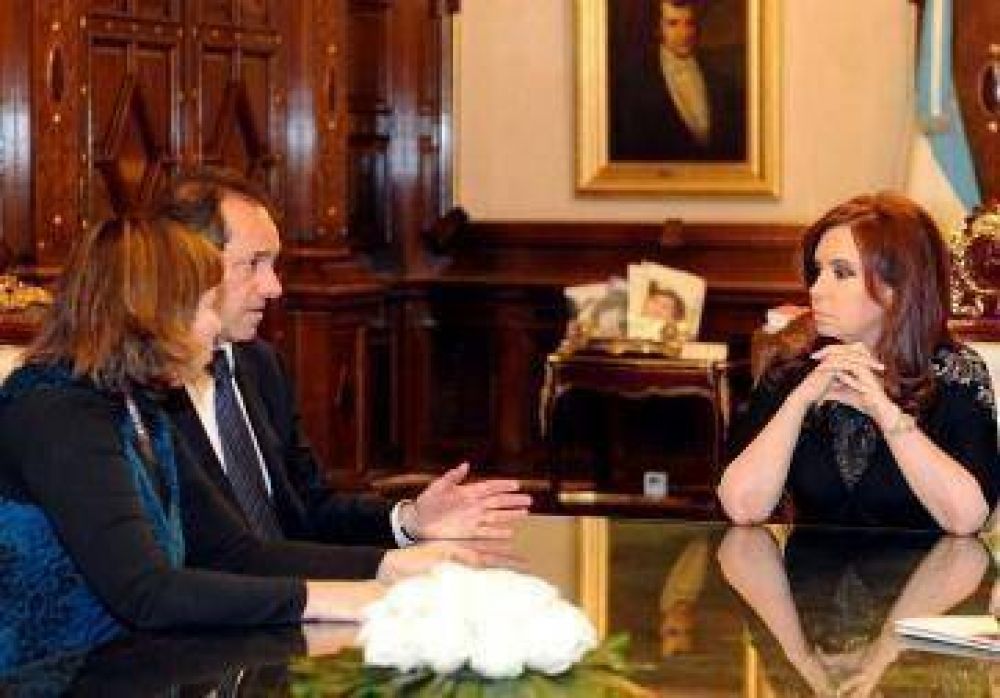 Opositores piden a Scioli seguir a De la Sota
