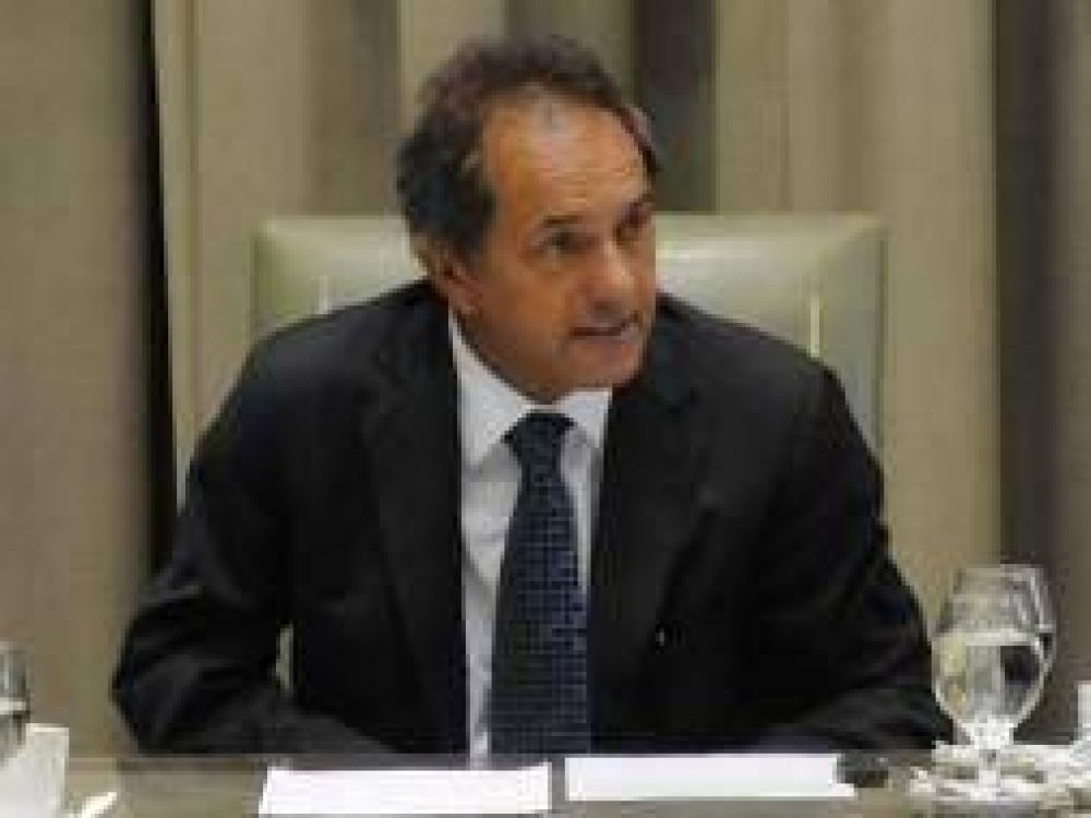 Denuncia penal contra Scioli por fraude al Estado provincial