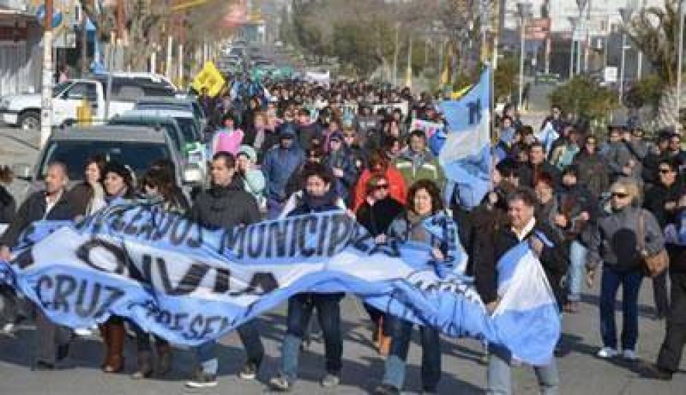 Los municipales de Caleta endurecen el reclamo y inician paro total con toma de sectores