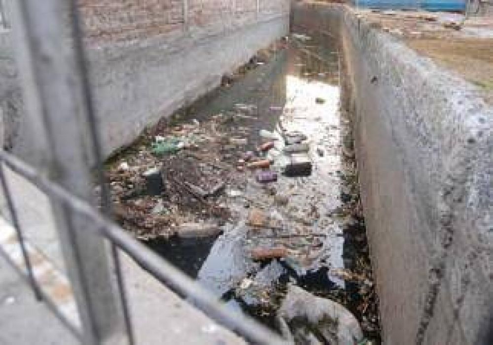 Basura y contaminaci�n en canales a pocos d�as de la temporada de riego