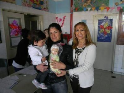 La ministra Villagra entreg� juguetes en el hospital de Ni�os