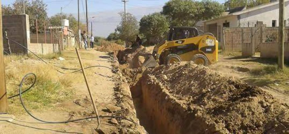 Nuevas redes de agua en los barrios de la capital