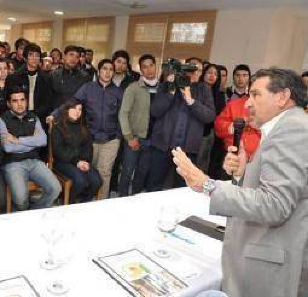 Beder ningune� a la multisectorial opositora: �No se les cae una idea�