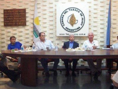 Crisis: El sector privado tambi�n suma presi�n por preocupaci�n.