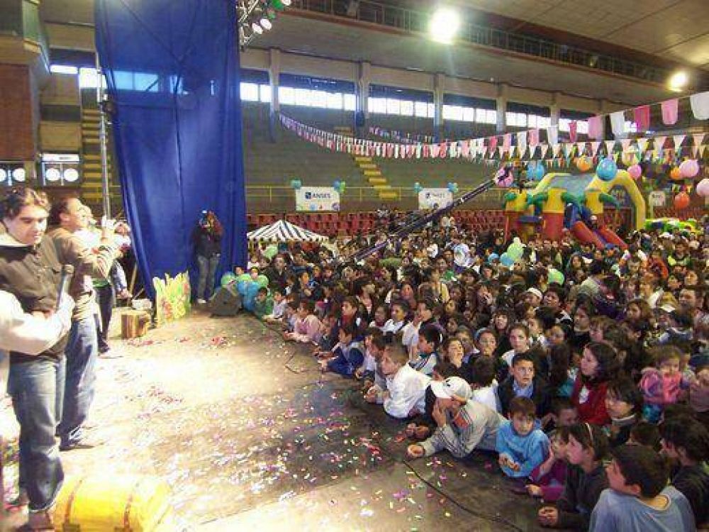 M�s de 3 mil chicos festejaron el D�a del Ni�o en Villa Ballester