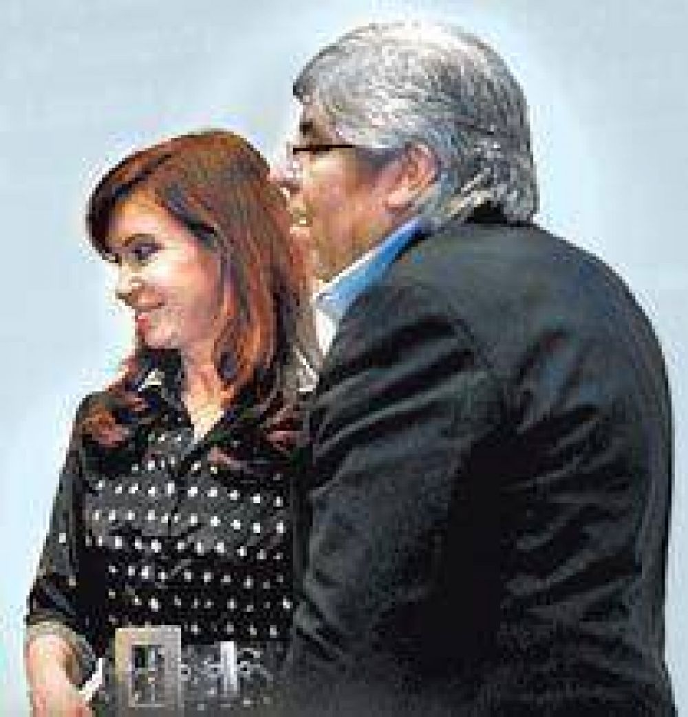 Una foto y cruce de elogios con Moyano