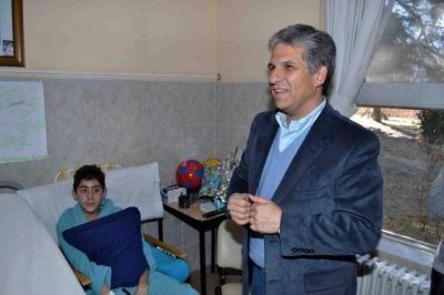 Villa Mercedes: el gobernador visit al nio baleado e internado en el hospital