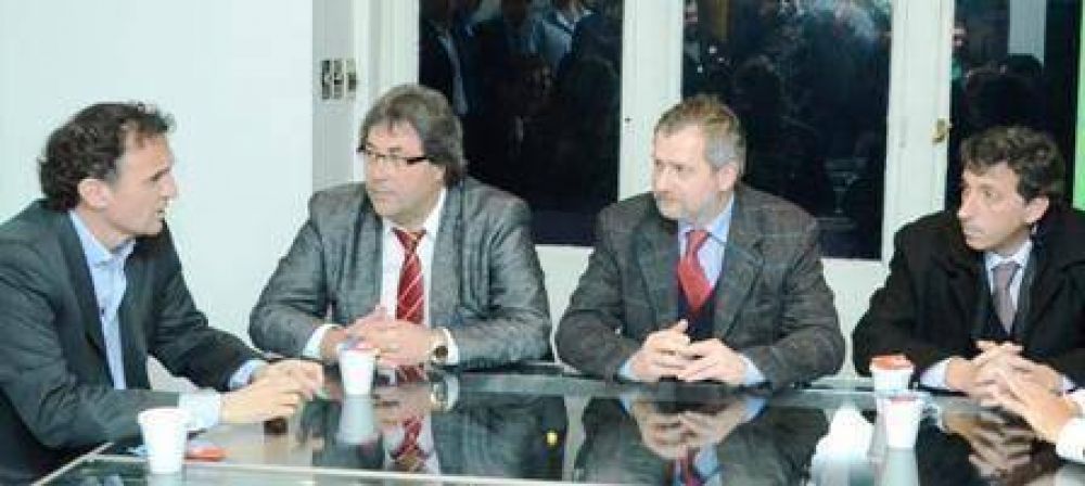 Katopodis particip� de un convenio contra la violencia entre Chacarita, Atlanta y el INADI