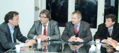 Katopodis particip� de un convenio contra la violencia entre Chacarita, Atlanta y el INADI