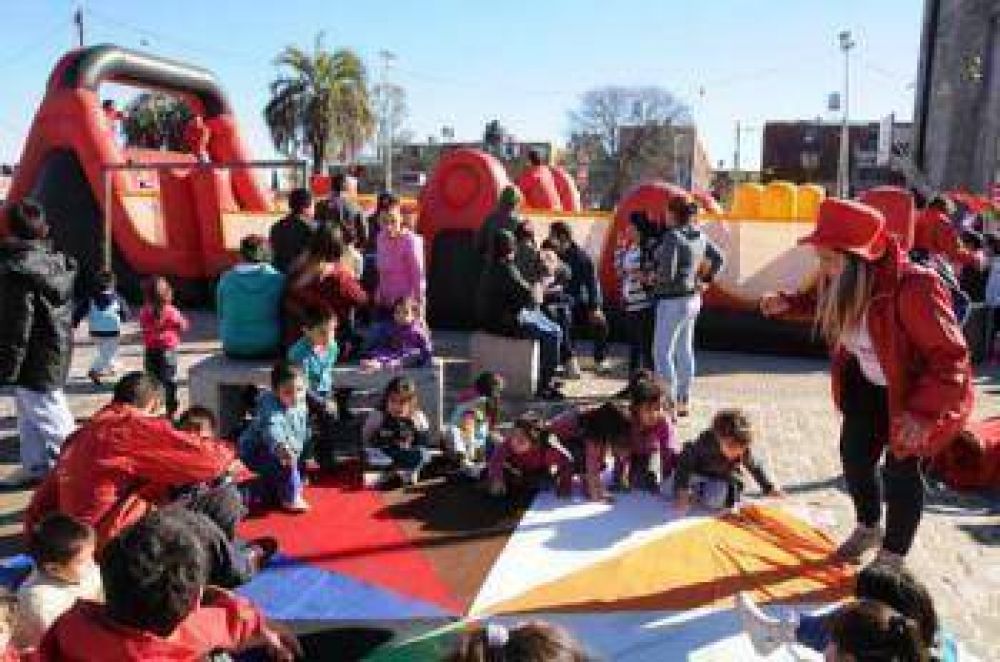 Coloridos festejos en Mor�n por el D�a de los ni�os y las ni�as