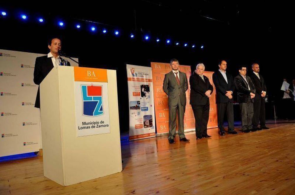 Scioli entreg� escrituras a 228 familias