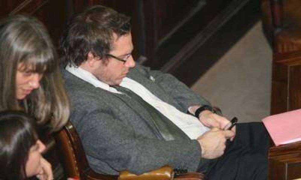 La C�mpora sube la apuesta y a trav�s del diputado Ilardo desaf�a en Twitter