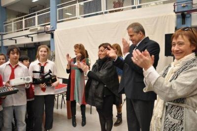 La Gobernadora inaugur� Centro Multimedial en el Polivalente de Arte