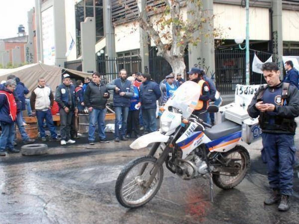 El Sindicato mont� una carpa y reclam� en la CEZ