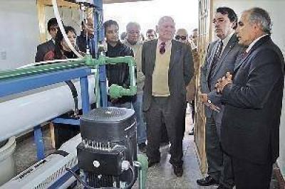 El gobierno inaugur� una planta potabilizadora en Taca�itas