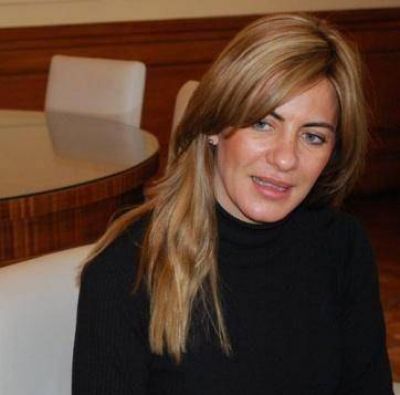 Una silla vacante con perfume alakista