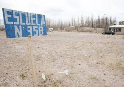 Proyectan obras escolares por $11 millones en Centenario 