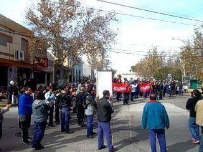 Operarios de la Cooperativa Indiel protestaron en pleno centro