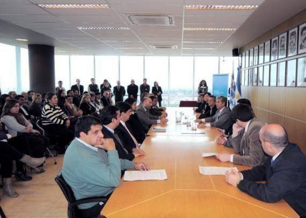 Poggi le pidi� a intendentes que colaboren en la pol�tica de vivienda que impulsa el Estado