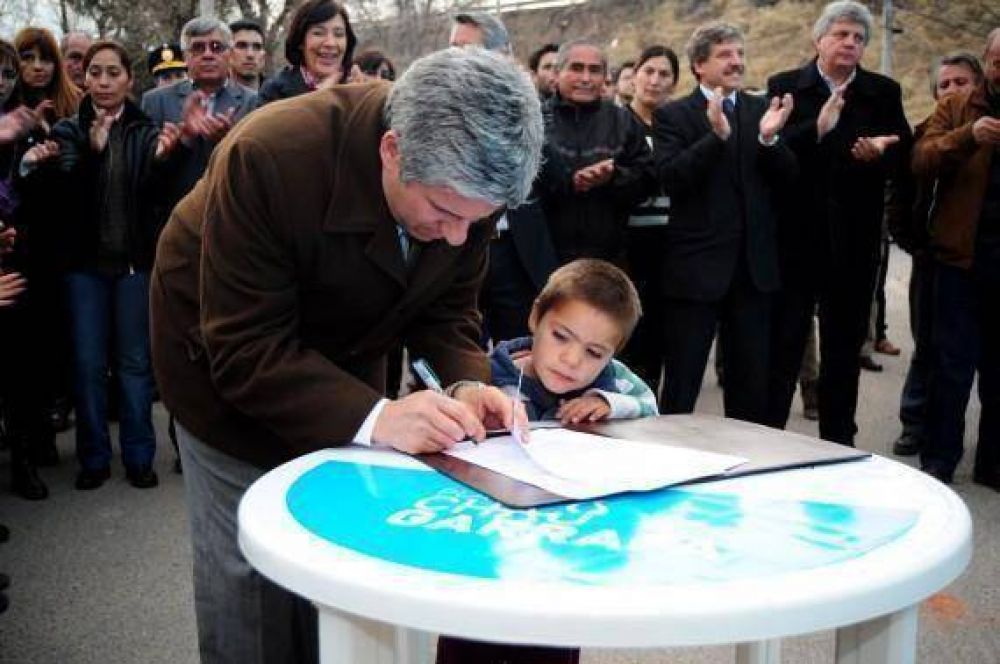Poggi: �Hoy llega el gas al barrio�