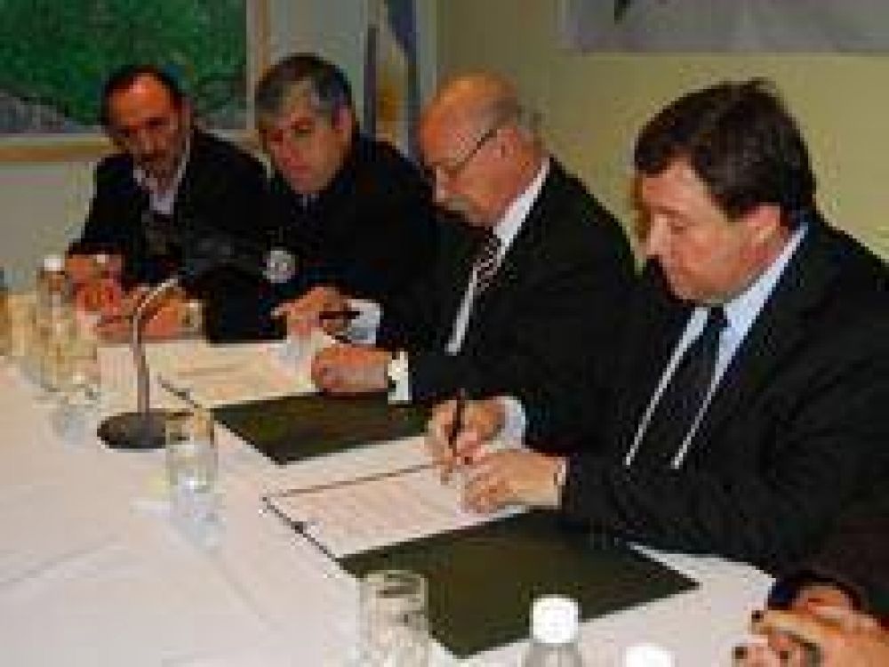 Weretilneck firm� convenio con el CFI para peque�os y medianos productores