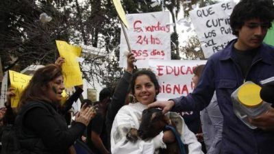 La comunidad educativa de la Escuela de Agricultura march� al Rectorado