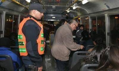 Transporte realiz� controles y oblig� a bajar de colectivos a 13 personas