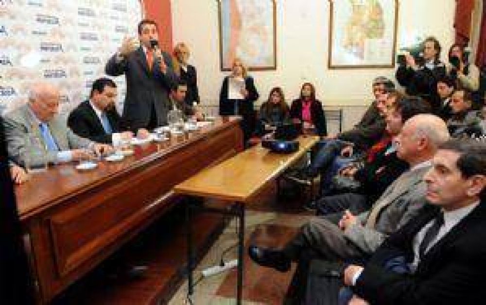 Los persas se suman contra La Salada
