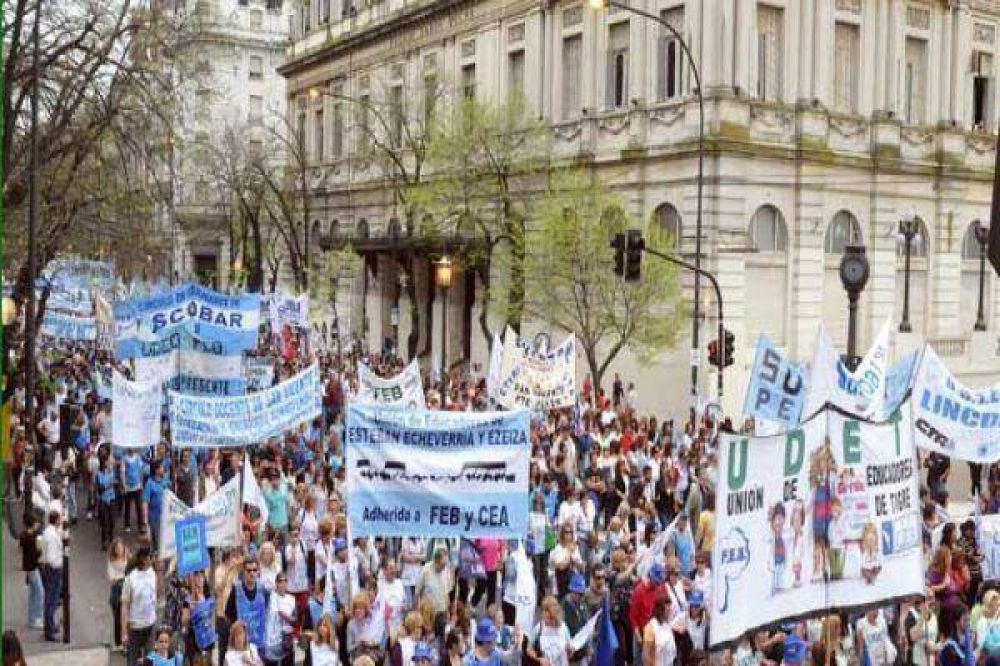 Posibles paros: Frente Gremial Docente en estado de alerta y movilizaci�n