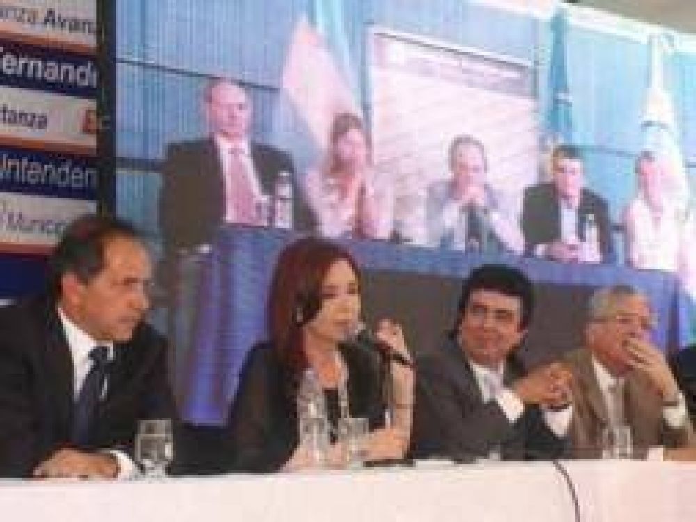 Intendente Espinoza quiere la re reelecci�n de Cristina y se suma al pedido de Pereyra