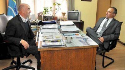 Buzzi dijo que las obras no pueden estar atadas a cuando haya dinero