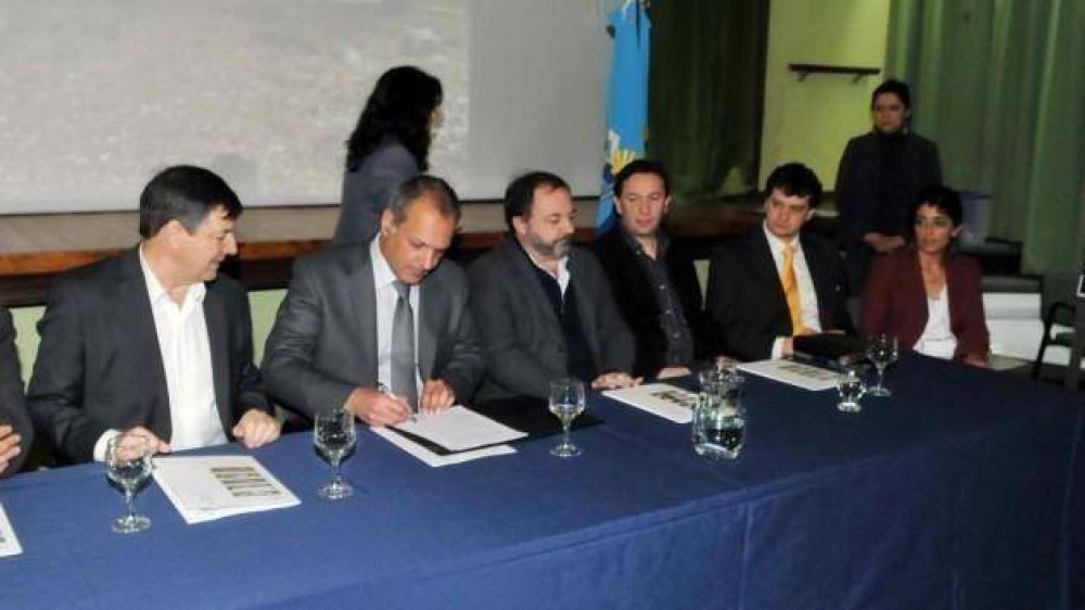 El Gobernador abri� la licitaci�n para construir la Escuela Especial en Trevelin
